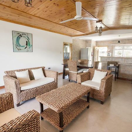 Flora'S Self Catering Apartments Victoria Bagian luar foto