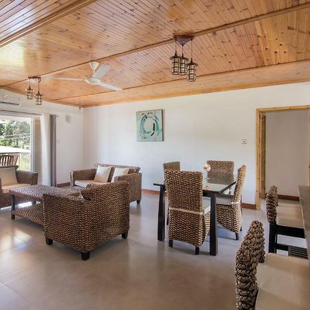 Flora'S Self Catering Apartments Victoria Bagian luar foto