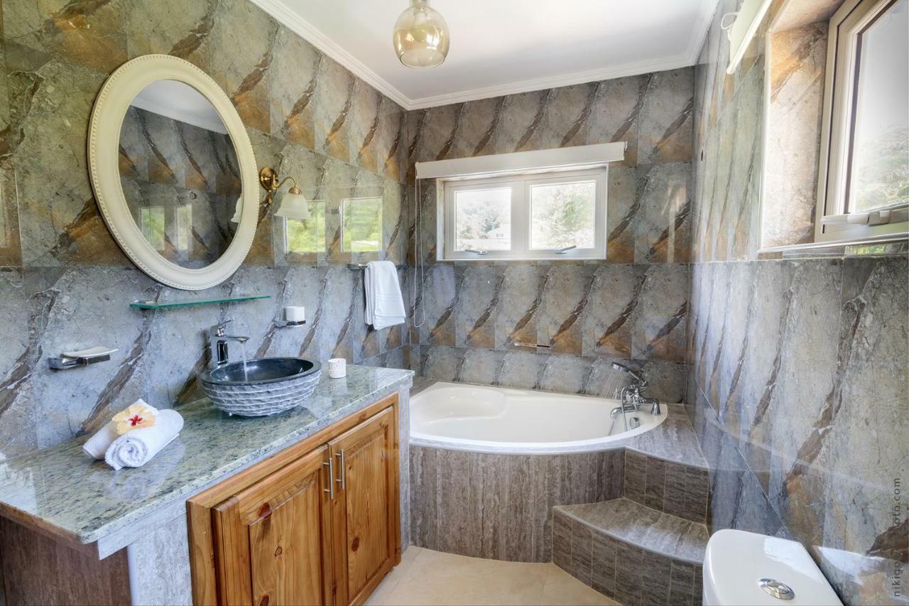 Flora'S Self Catering Apartments Victoria Bagian luar foto