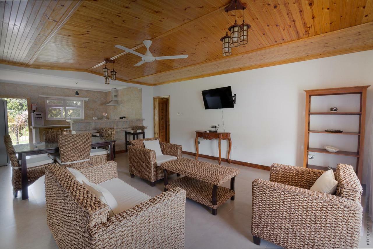 Flora'S Self Catering Apartments Victoria Bagian luar foto