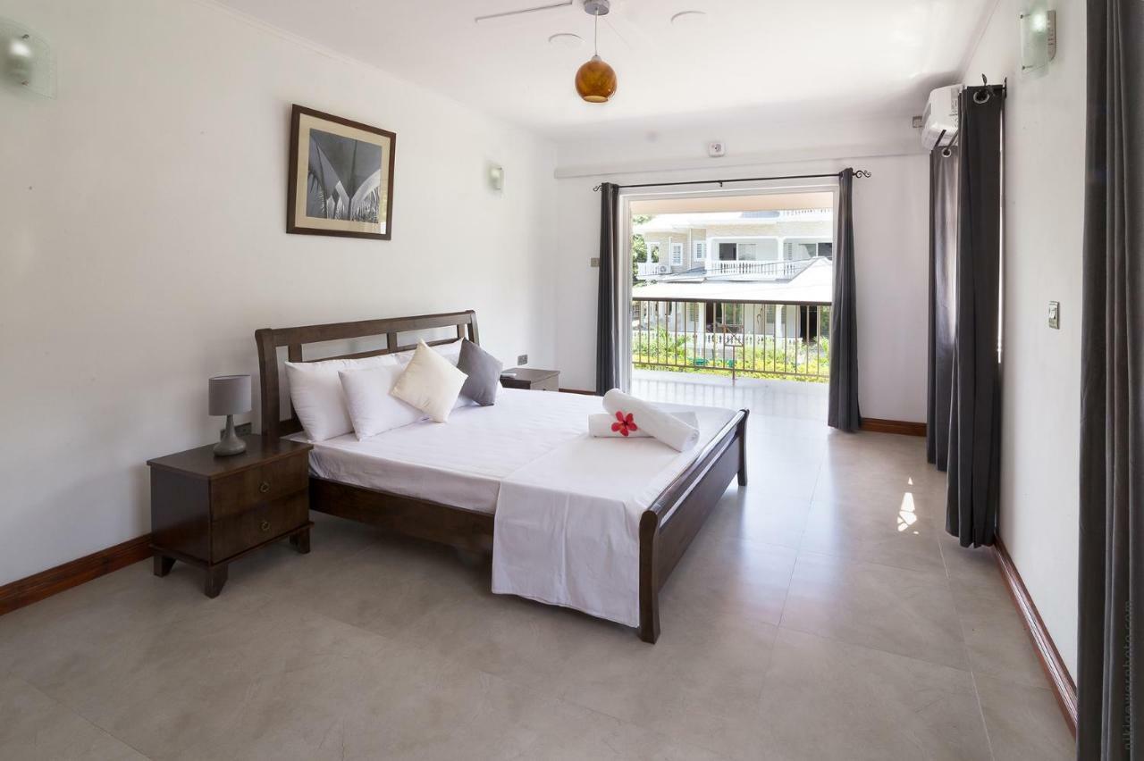 Flora'S Self Catering Apartments Victoria Bagian luar foto