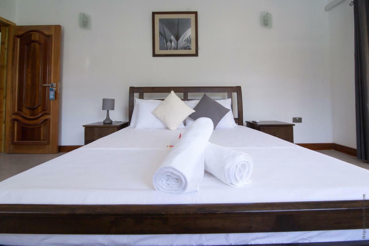 Flora'S Self Catering Apartments Victoria Bagian luar foto